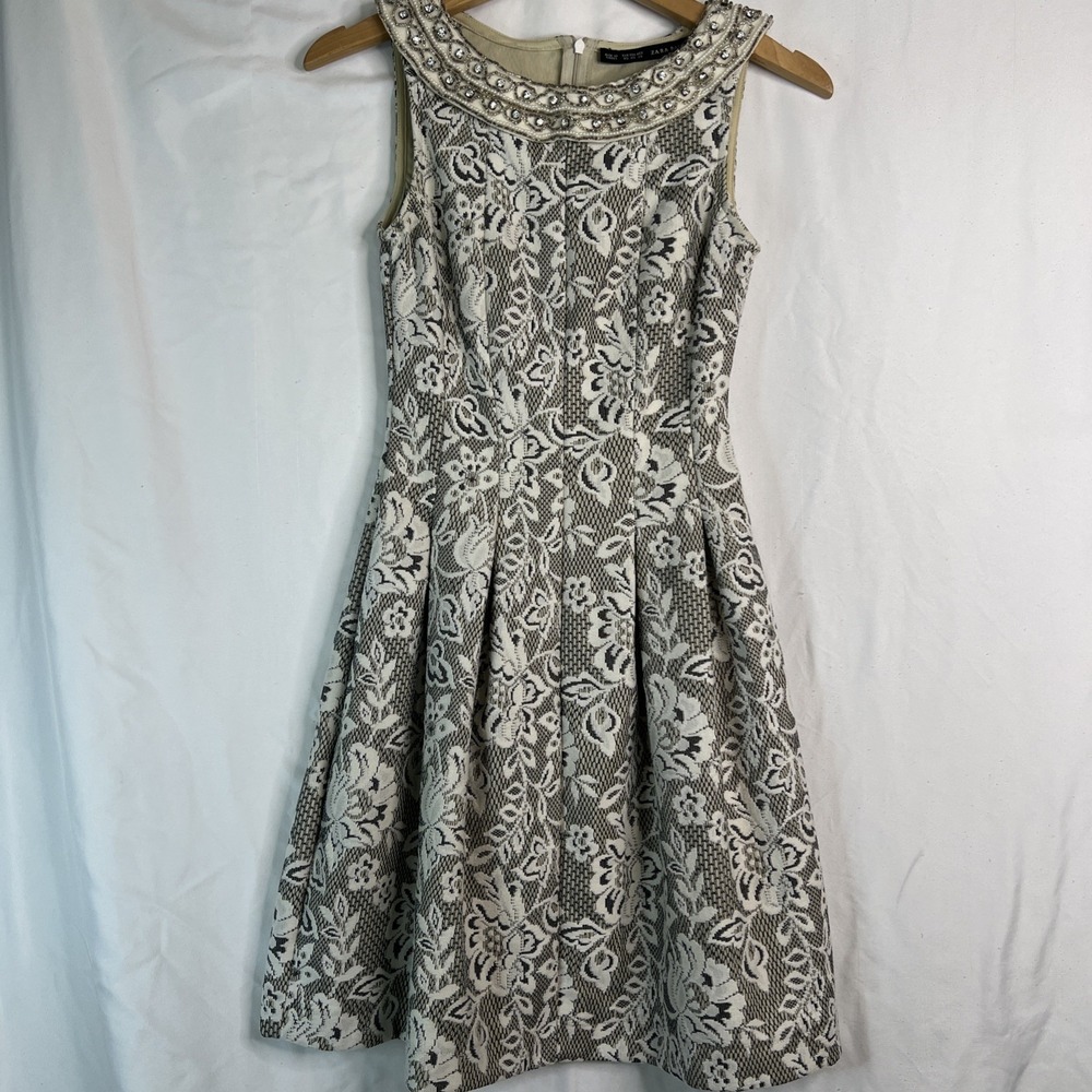 Zara Jacquard Party Dress Womens XS Taupe Beige Pleated Fit Flare‎ Sleeveless